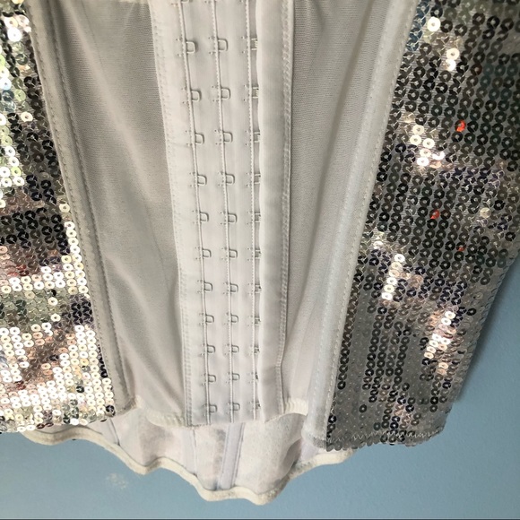 SOLD ON 🖤❤️ NWT Silver Sequin Bustier Corset - Picture 7 of 11